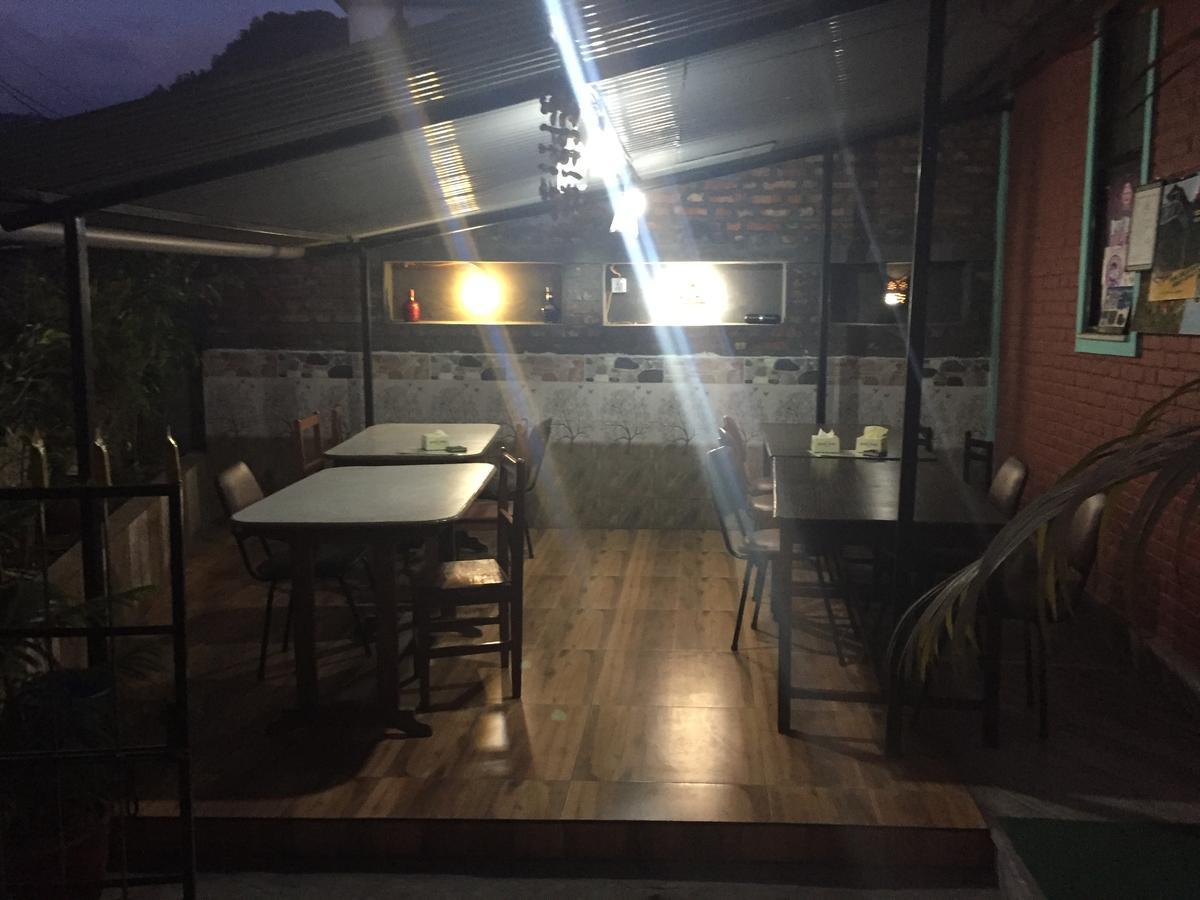 Harry Guest House & Restaurant Pokhara Exterior photo