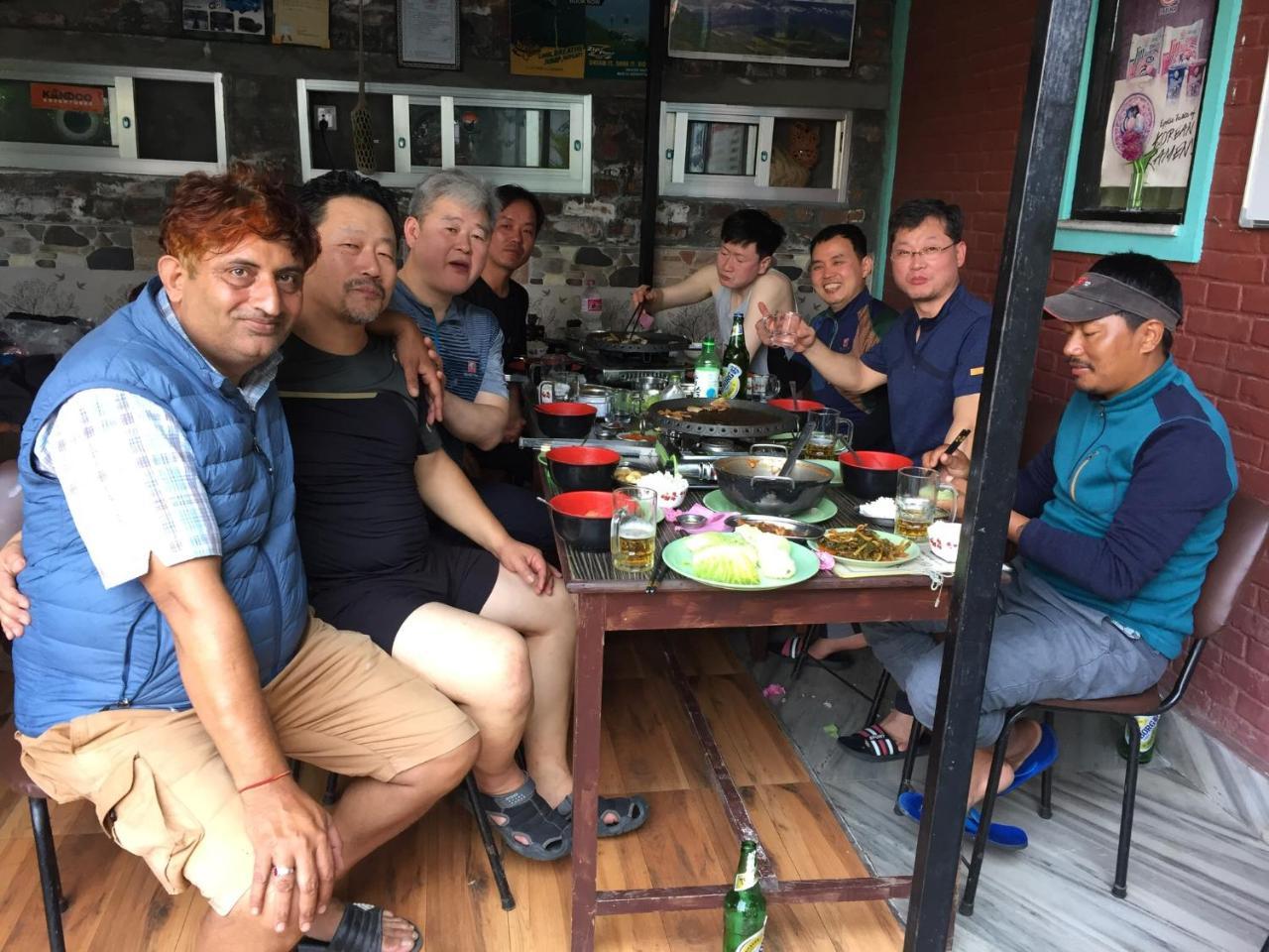 Harry Guest House & Restaurant Pokhara Exterior photo