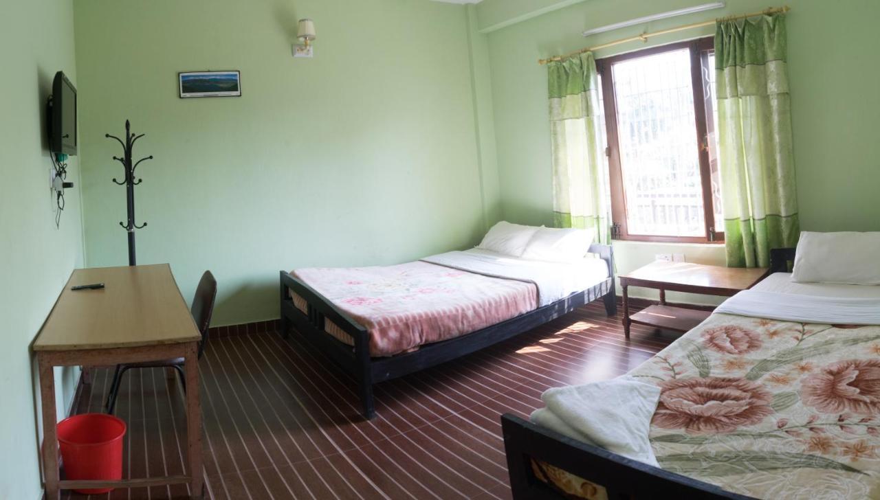 Harry Guest House & Restaurant Pokhara Exterior photo