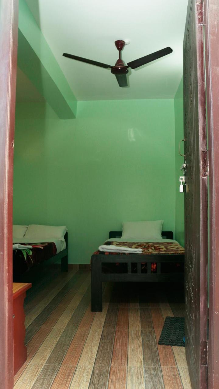 Harry Guest House & Restaurant Pokhara Exterior photo