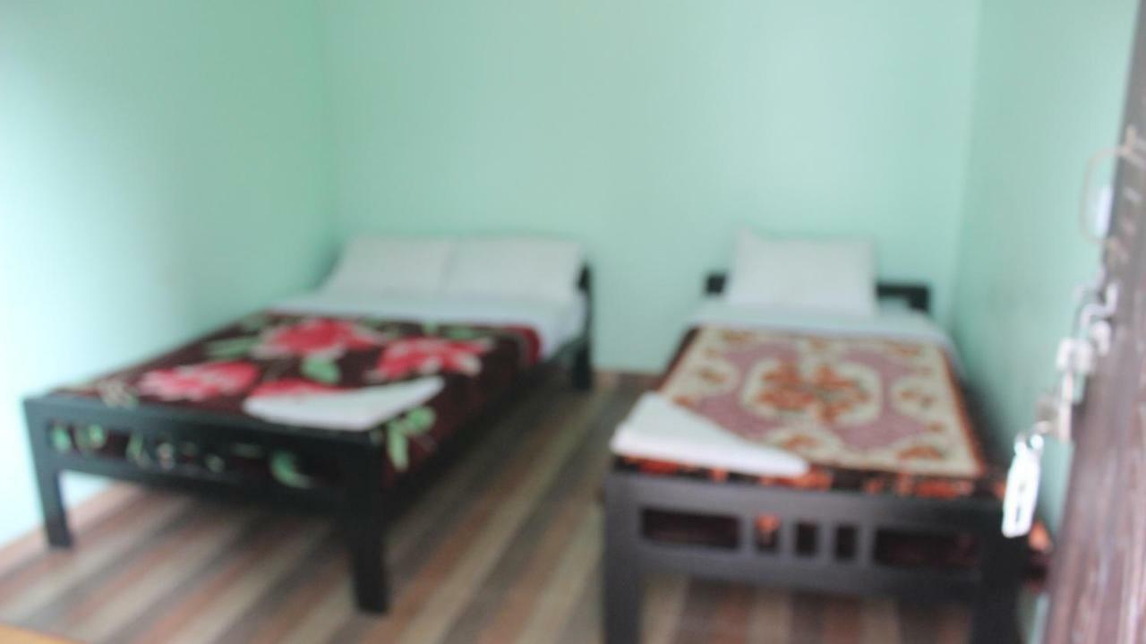 Harry Guest House & Restaurant Pokhara Exterior photo