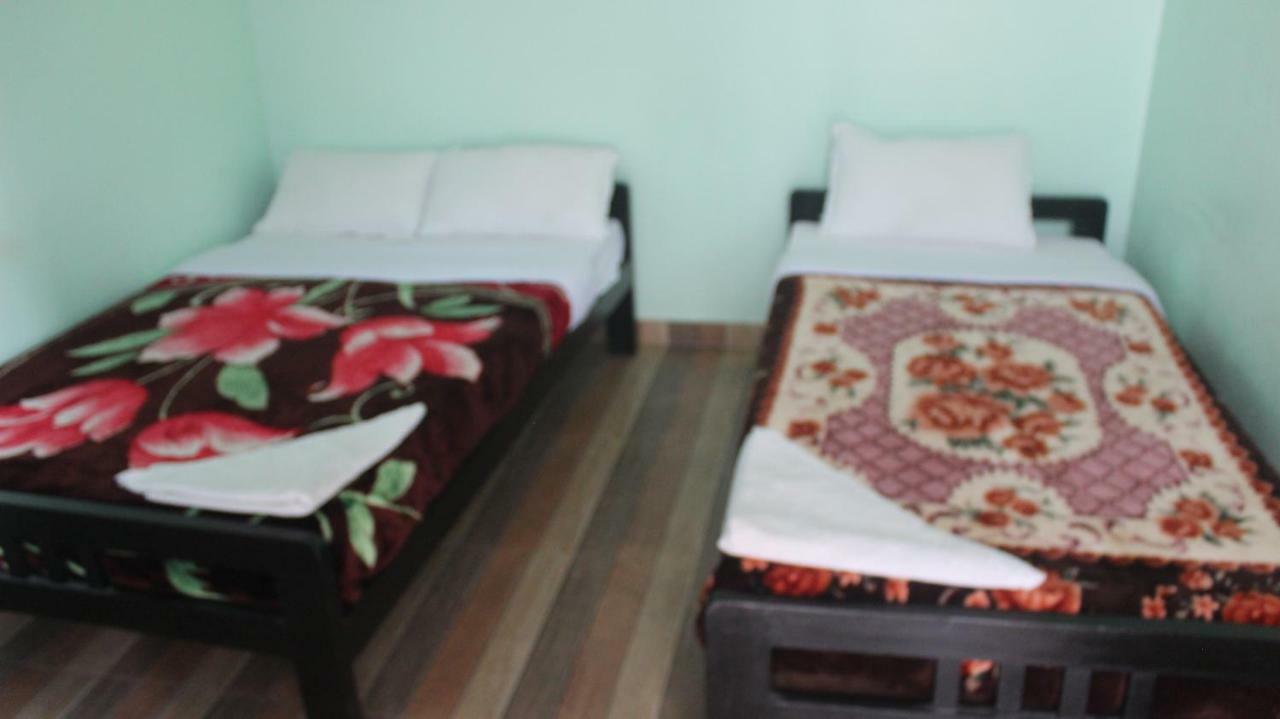 Harry Guest House & Restaurant Pokhara Exterior photo