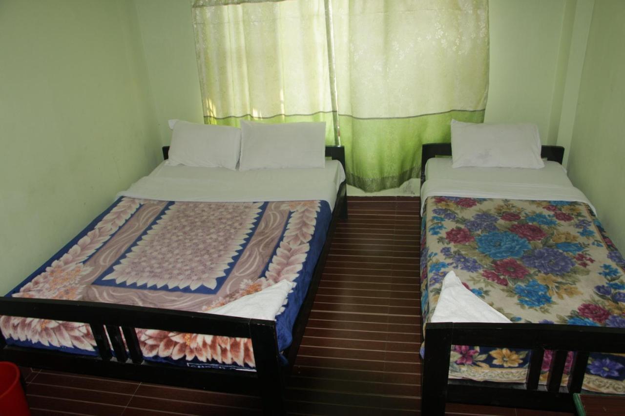 Harry Guest House & Restaurant Pokhara Exterior photo