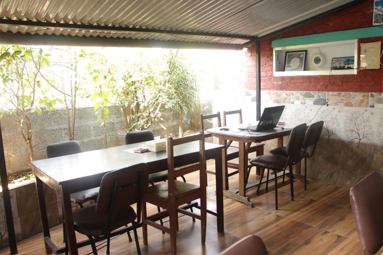 Harry Guest House & Restaurant Pokhara Exterior photo